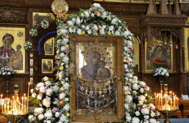 30 липня — Святогірської ікони Божої Матері. Вона зцілює людей від різних недуг.