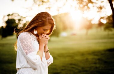 Особлива молитва яку треба читати після сну, щоб мати захист на цілий день