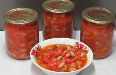 Консервована квасоля в томаті на зиму. Простий і швидкий рецепт приготування.