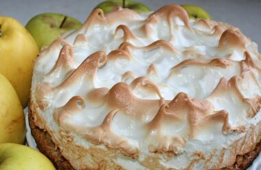 Не звичайний та смачний десерт “Яблучна хмаринка”. Він є король з поміж всіх яблучних пирогів