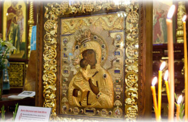 27 березня — день ікони Пресвятої Богородиці «Феодорівської». Люди просять в ікони сімейного добробуту.