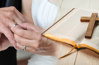 10 головних Біблійних правил, щоб шлюб був довгим та щасливим