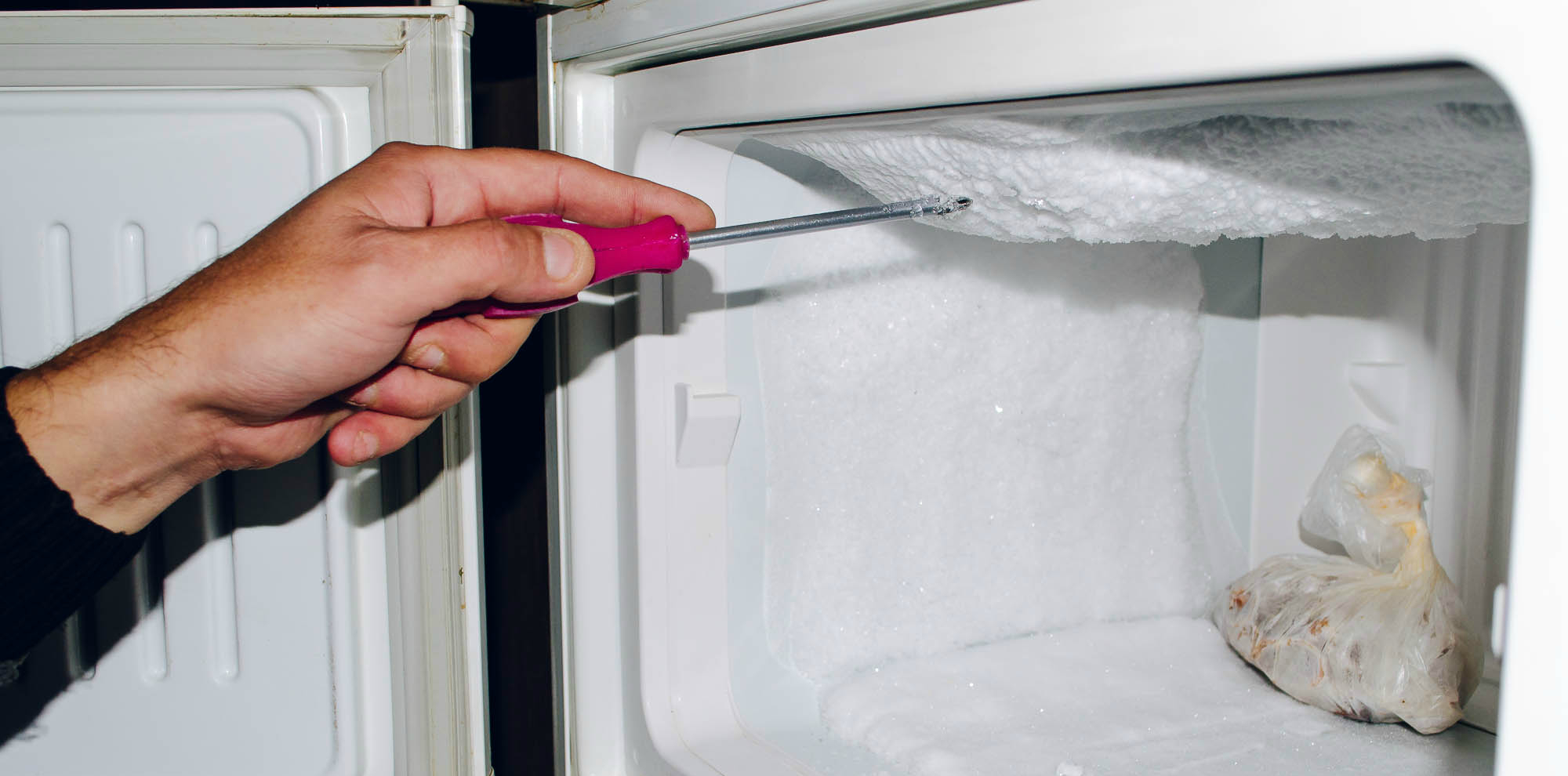 Холодильнике образуется вода