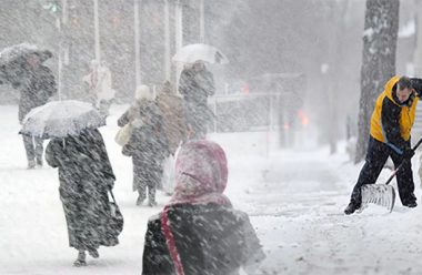 Сильні снігопади ідуть в Україну. Синоптики розказали які регіони буде засипати найбільше