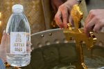 В чому зберігати святу Хрещенську воду, та як правильно її застосовувати
