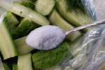 Швидкий та смачний спосіб маринування огірків в пакеті. Кілька годин і можна їсти