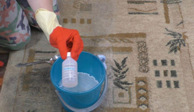 Розчин, який допоможе швидко та якісно відчистити килим від плям та бруду