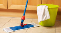 Чого не можна робити під час миття підлоги, щоб не накликати негараздів у свій дім