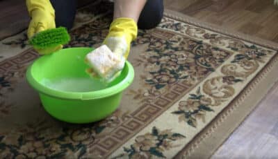 Як позбутися плям на килимі: простий рецепт мийного засобу