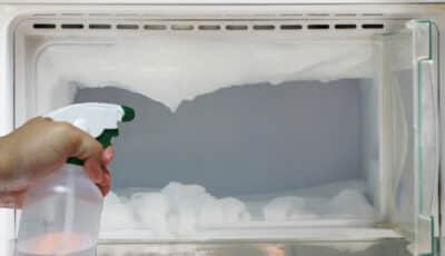 Як правильно розморозити холодильник, та чим обробити, щоб більше не утворювався лід