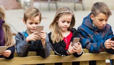 Як смартфон насправді впливає на дітей, та які можуть бути наслідки. Батькам на замітку